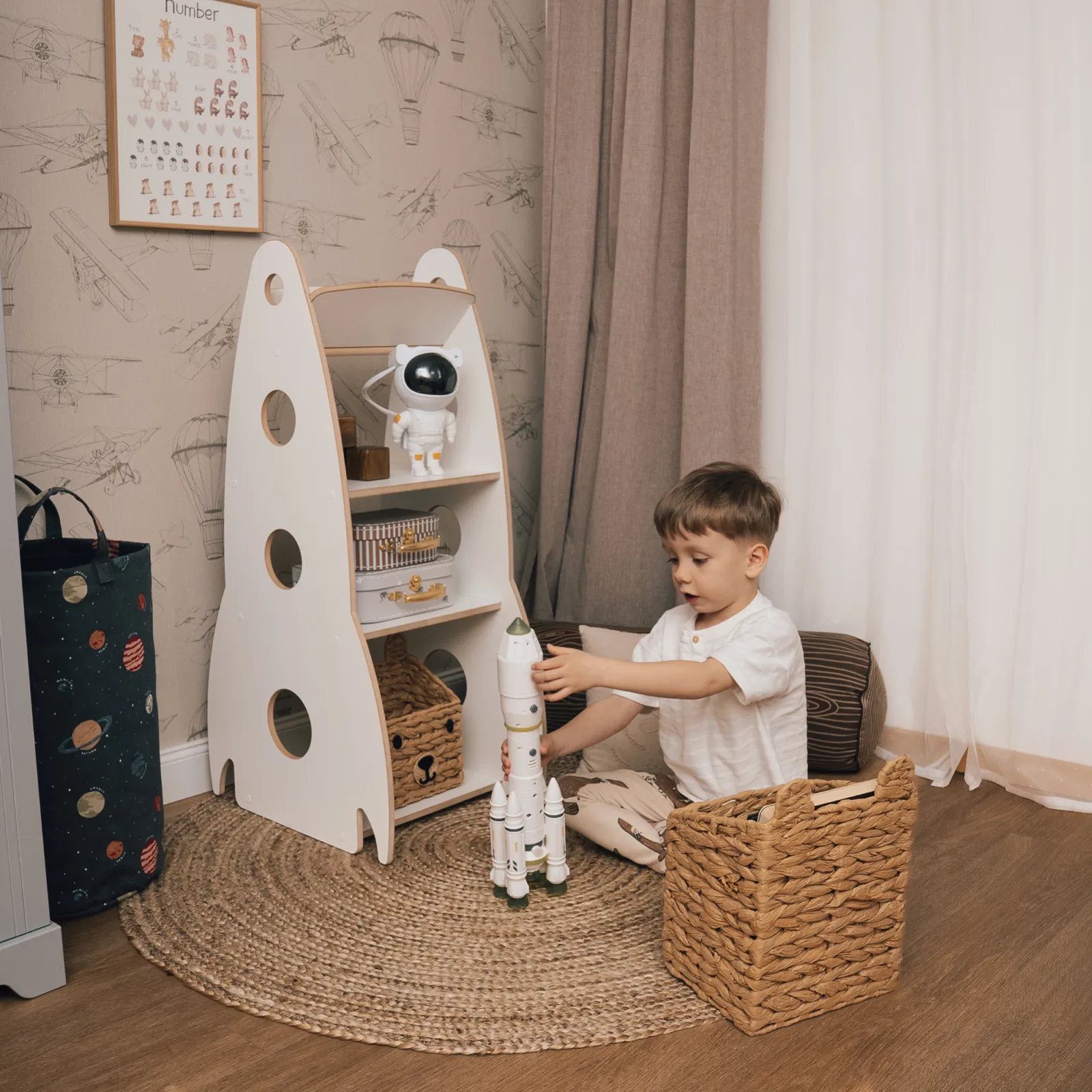 MAMOI® Regał na książki i organizer zabawek w kształcie rakiety, drewniany regał na książki, biblioteczka dziecięca Montessori, 100% ECO, Made in EU - Image 5